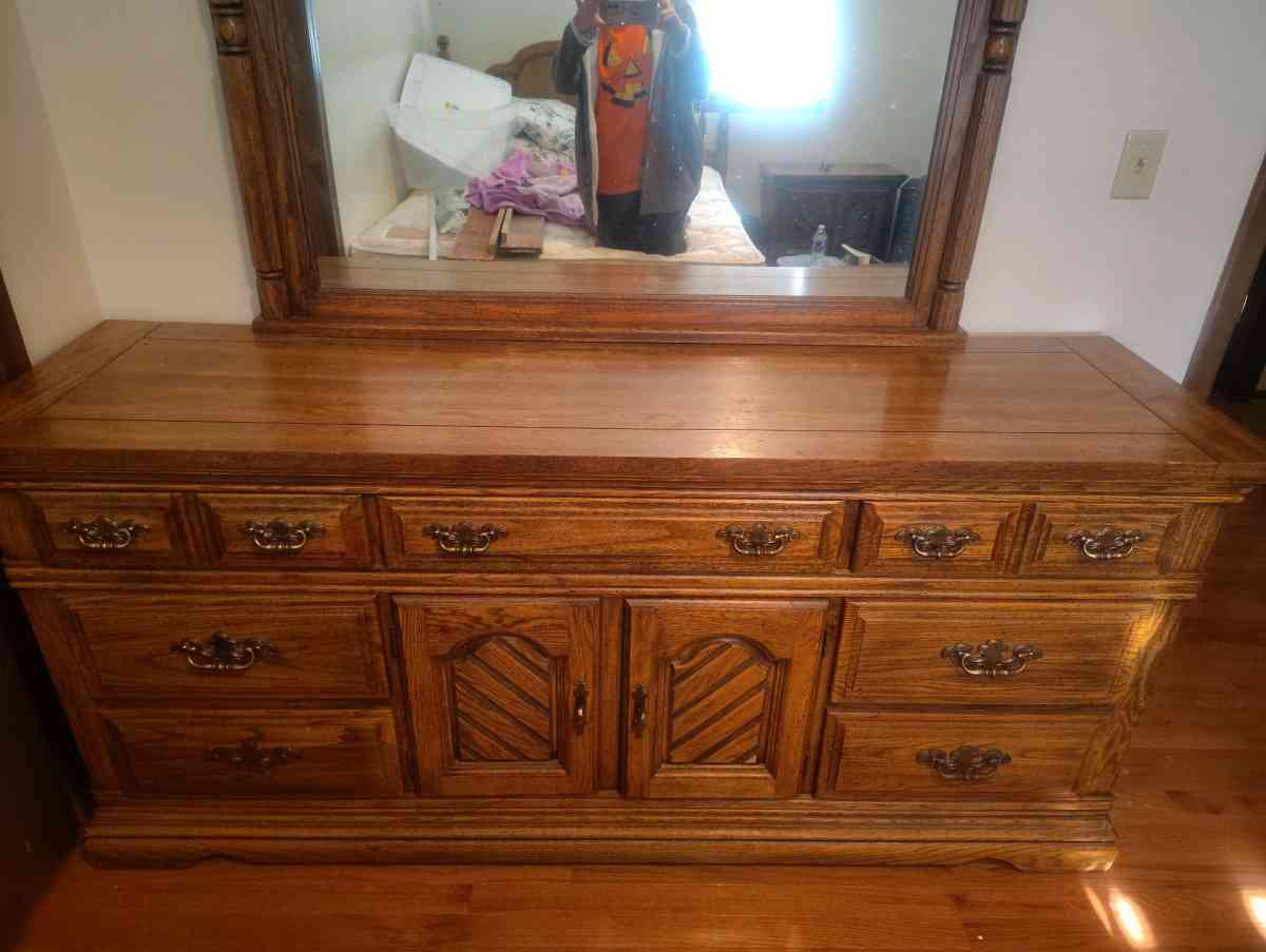 bed room set - Kansas City, Kansas - FleaMarketBay