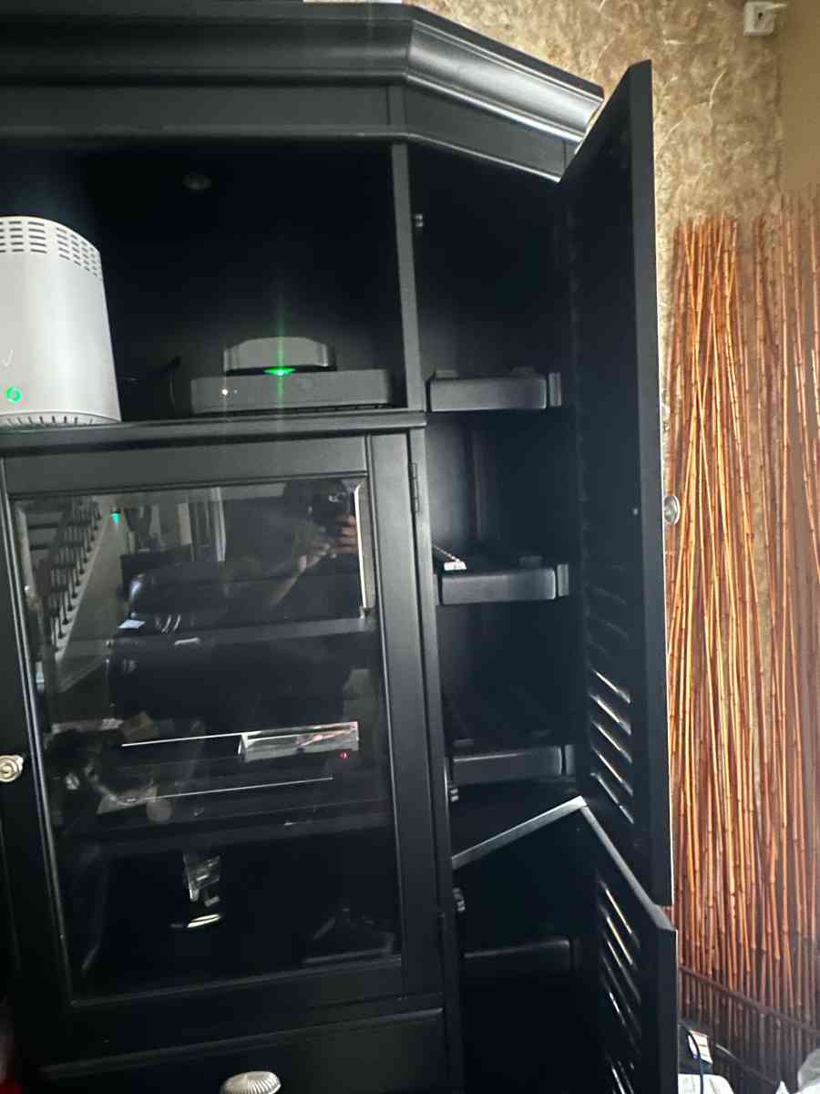 Entertainment center - Stafford, Virginia - FleaMarketBay