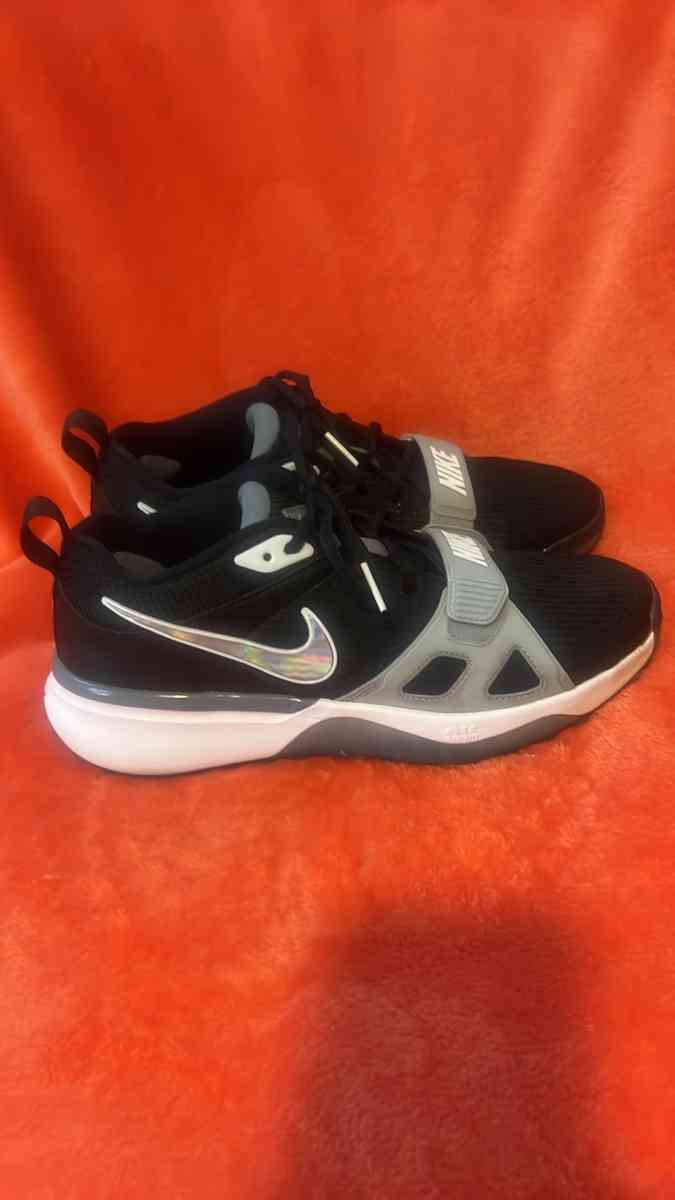 Size 11  Nike Air Zoom Diamond Elite Turf Black Iridescent - North Las Vegas, Nevada - FleaMarketBay