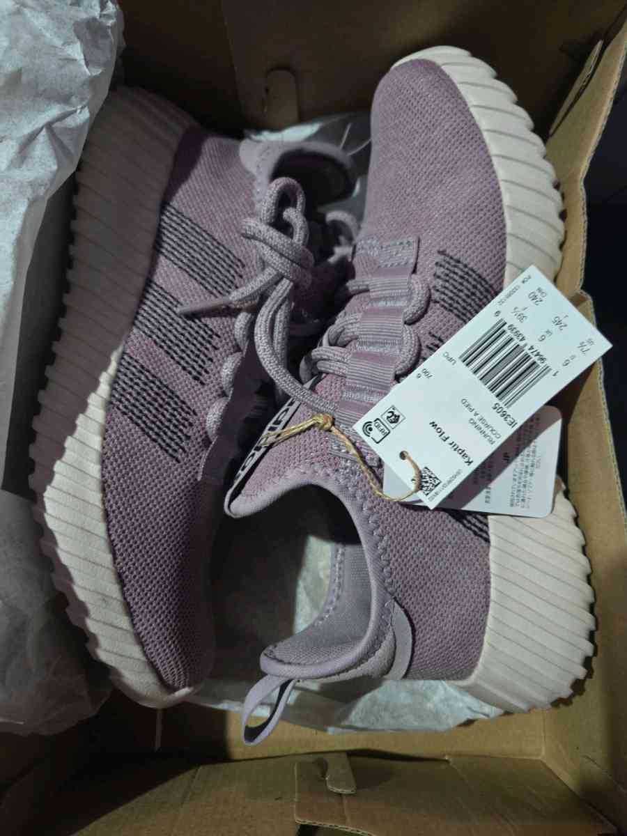 Adidas womens 75 - Oberlin, Kansas - FleaMarketBay