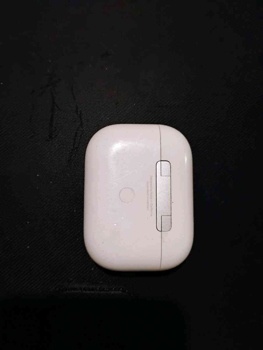 AirPods Pro 2 with Charging Case - Evansville, Indiana - FleaMarketBay