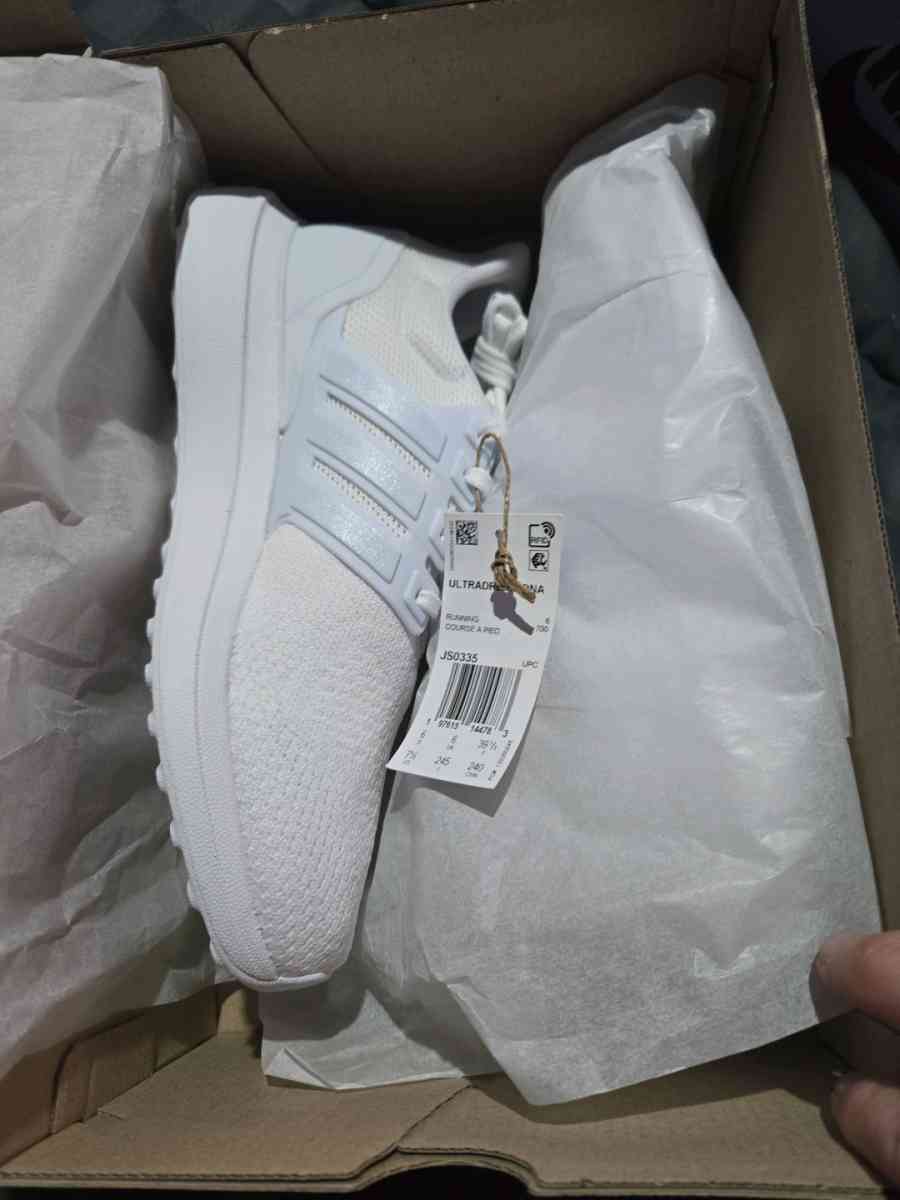 Adidas womens brand new - Oberlin, Kansas - FleaMarketBay