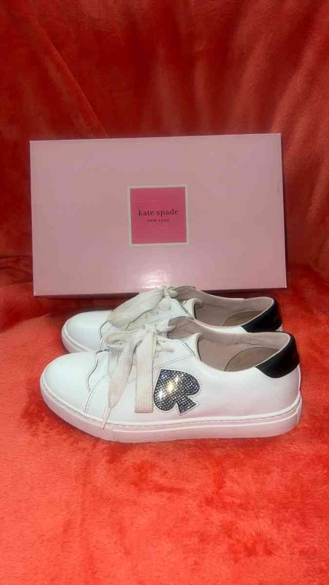 Kate Spade white leather shoes with black spade accent size - Las Vegas, Nevada