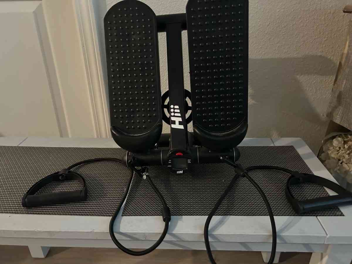 Digital stepper with resistance bands - Austin, Texas - FleaMarketBay