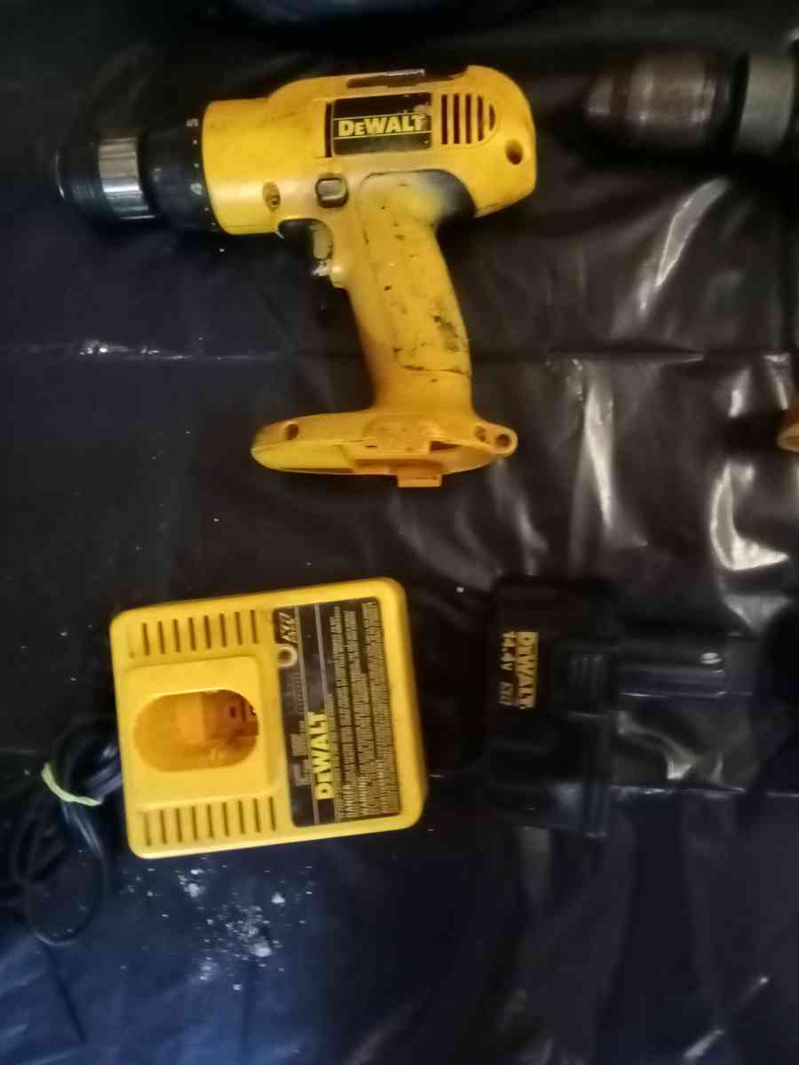 DeWalt power tool bundle - Lebanon, Ohio - FleaMarketBay
