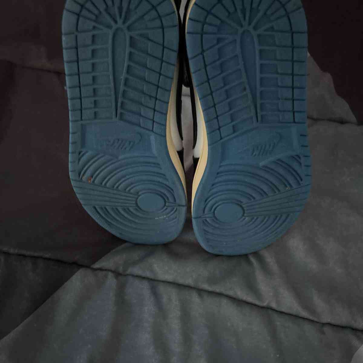 Travis Scott Fragment Low shipping available - Alicia, Arkansas - FleaMarketBay