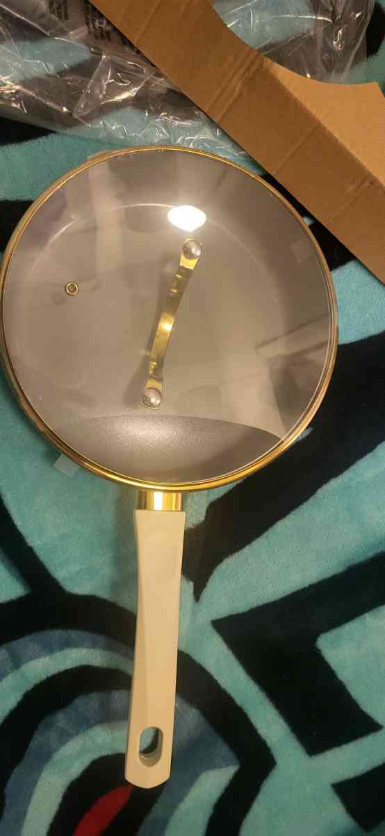 Paris Hilton Saute Pan With Glass Lid Brand Newin box - Arlington, Washington - FleaMarketBay