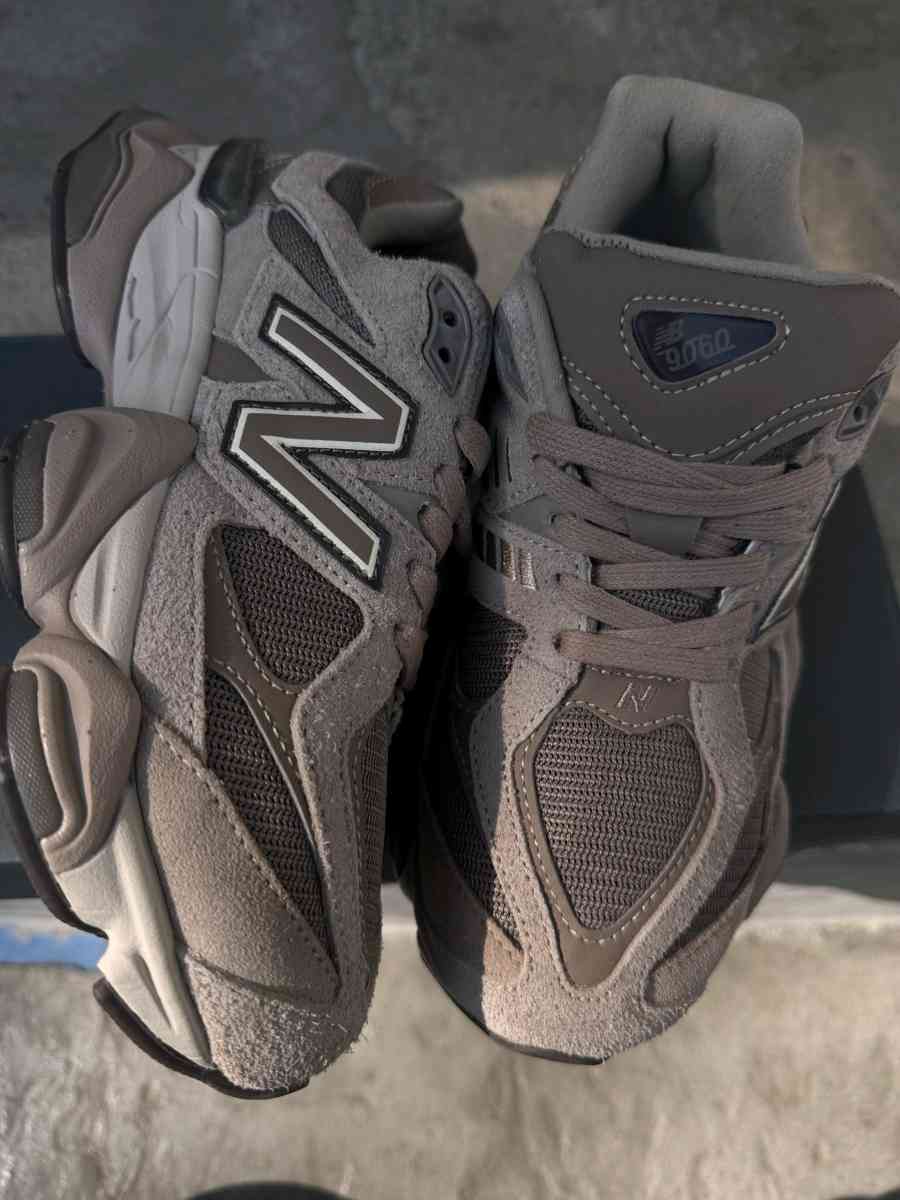 women New blance - Los Angeles, California - FleaMarketBay