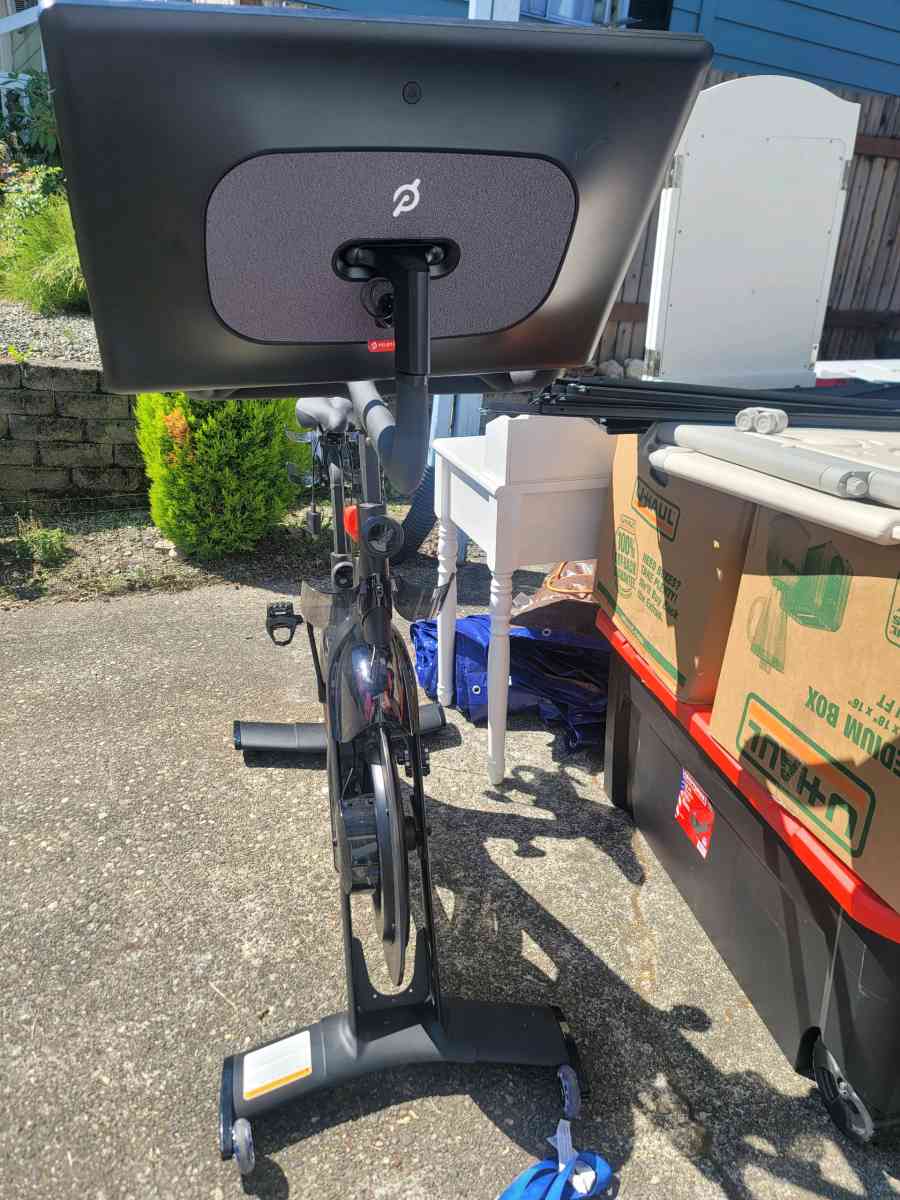 peloton stationary bike - Sumner, Washington - FleaMarketBay