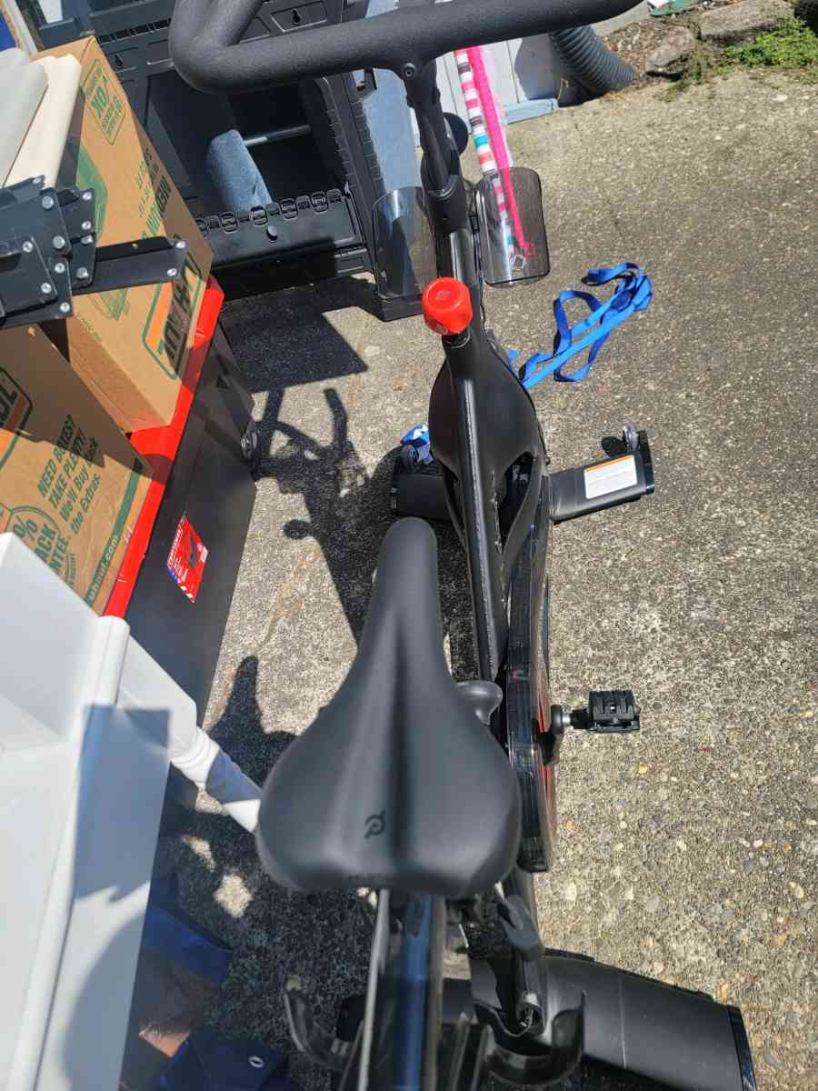 peloton stationary bike - Sumner, Washington - FleaMarketBay