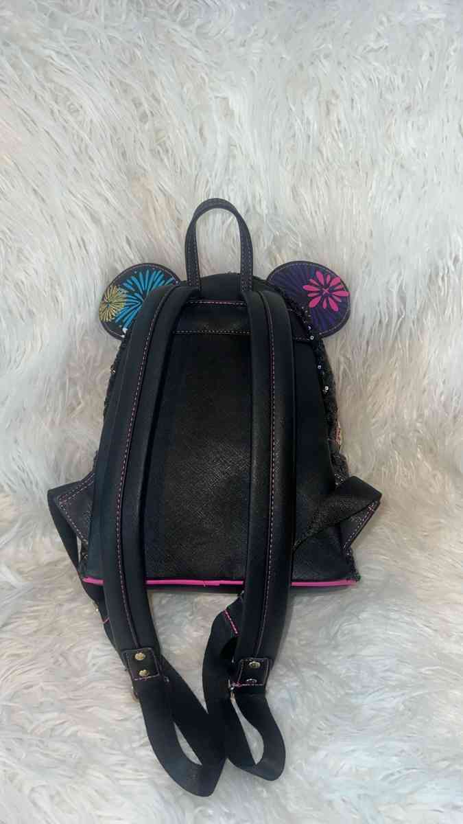 Minnie Mouse Main Attraction Nighttime Fireworks Castle Loun - Las Vegas, Nevada - FleaMarketBay