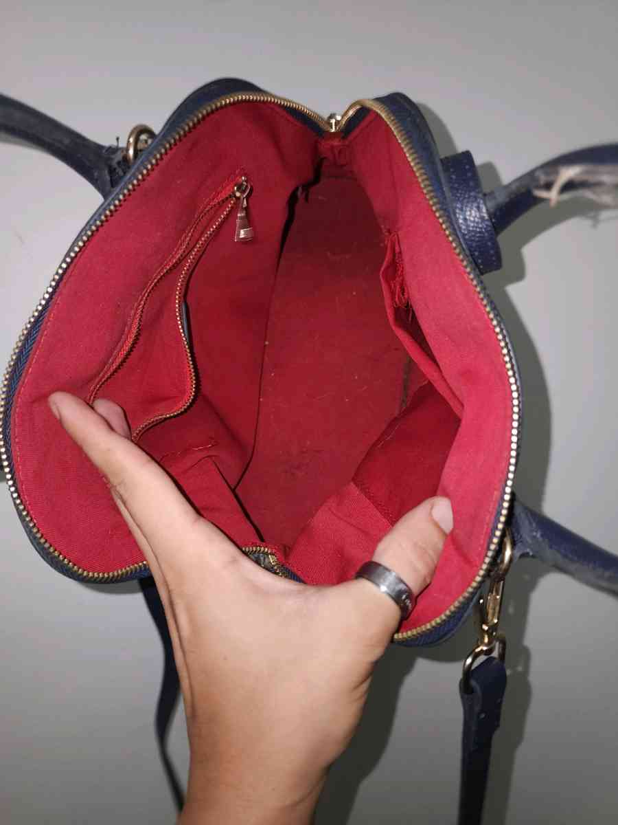 navey blue crossbody bag - Addison, Michigan - FleaMarketBay