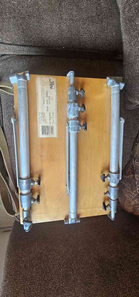 Russia n French field easel - Starks, Louisiana