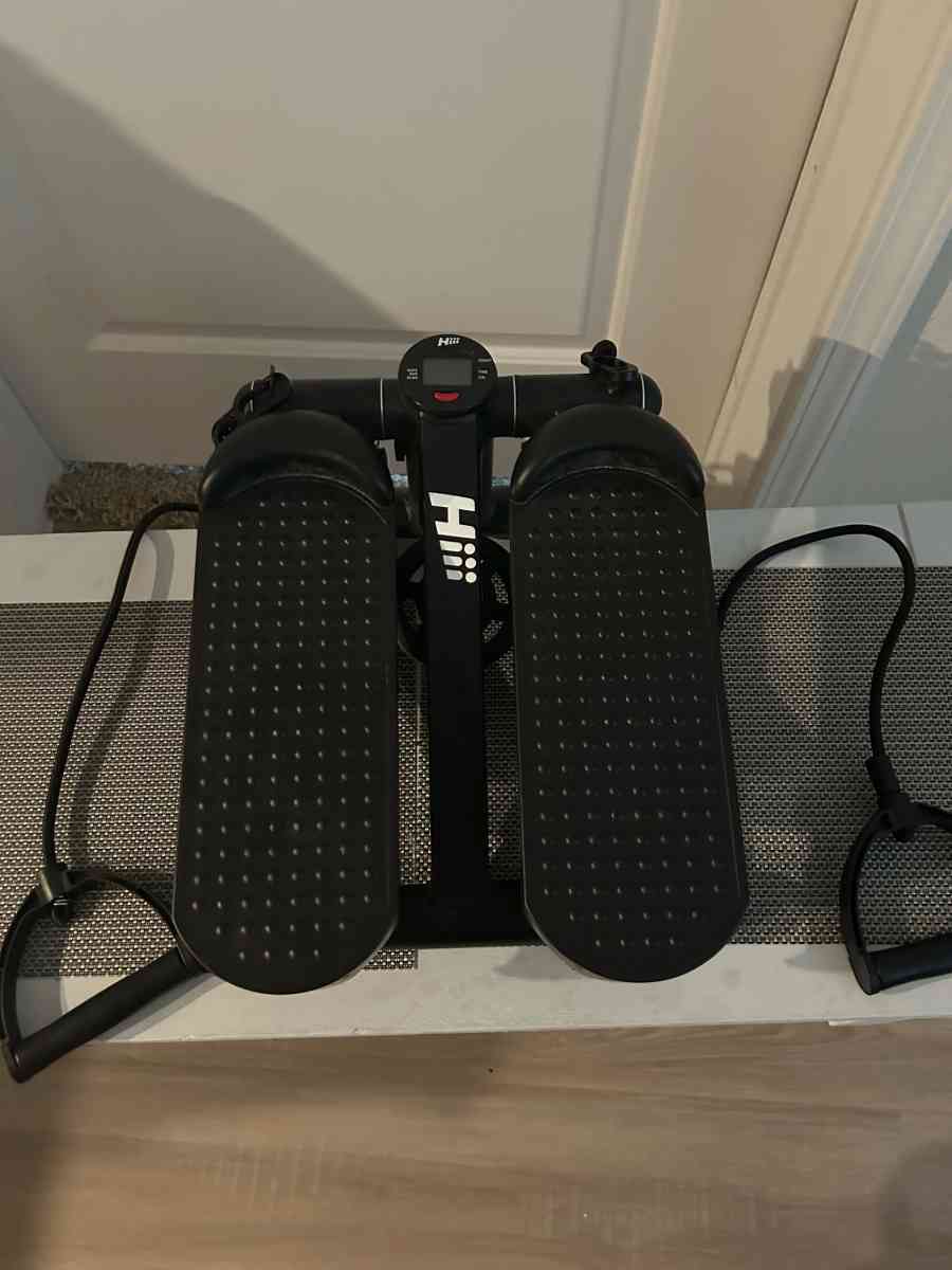Digital stepper with resistance bands - Austin, Texas - FleaMarketBay