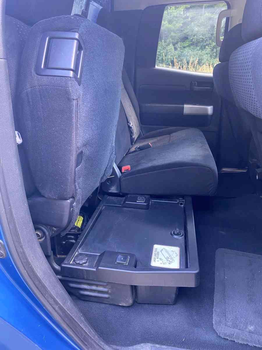 2007 Toyota Tundra SR5 57 V8 reg only shes a beast - Bellows Falls, Vermont - FleaMarketBay