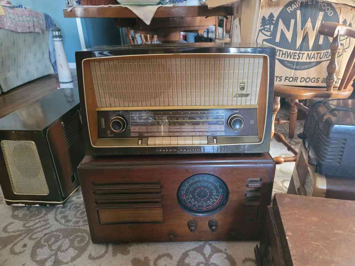 antique radios speaker record player 1920s 1930s - Sumner, Washington - FleaMarketBay