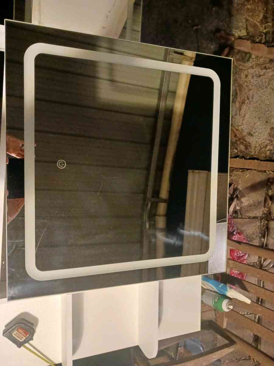 23 X 23 3 mode light up mirror - Ponchatoula, Louisiana