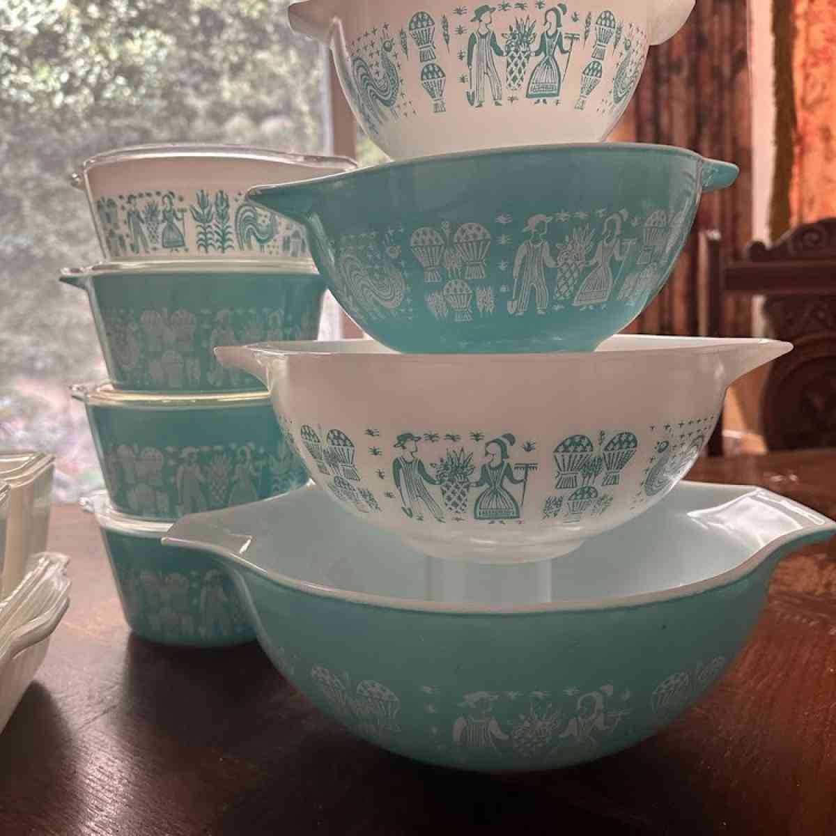tourquoiuse pyrex - Adamsville, Ohio - FleaMarketBay