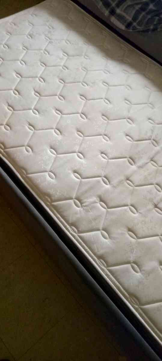 Twin bed mattress - Sacramento, California - FleaMarketBay