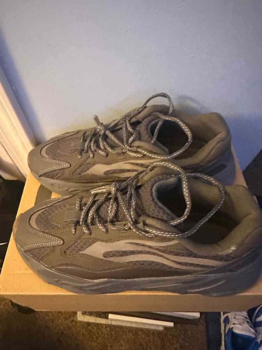 yeezy 700v2 size 10 - Goodlettsville, Tennessee