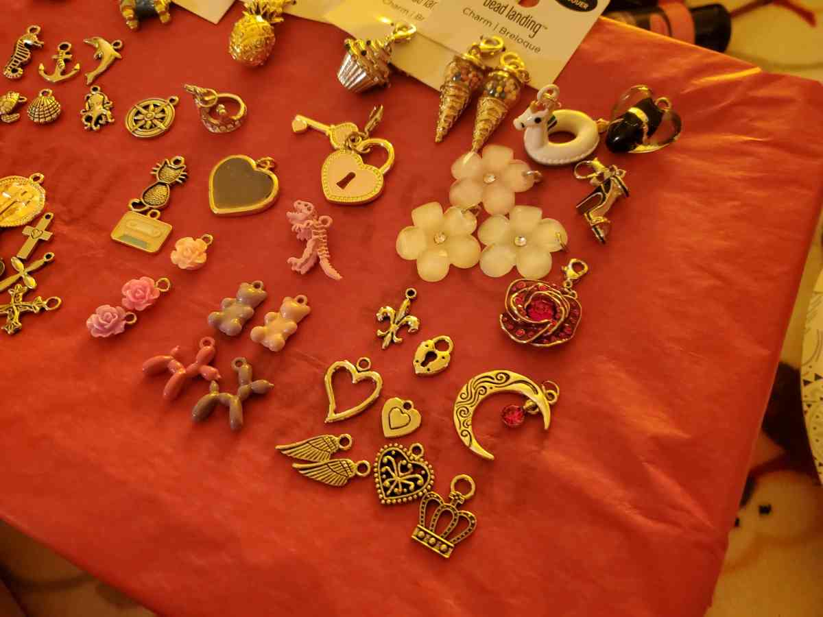 Assorted Charms for Jewelry making and charm bracelets - Peoria, Arizona - FleaMarketBay