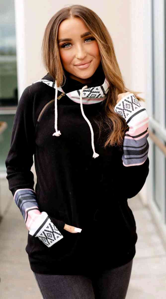 AZTEC BLACK DOUBLE HOODED HOODIE WOMENS SMALL - Elysburg, Pennsylvania - FleaMarketBay