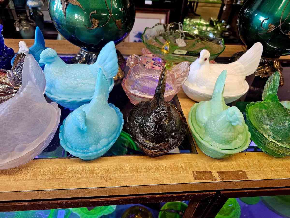 vintage glass hens on nest - Adamsville, Ohio - FleaMarketBay