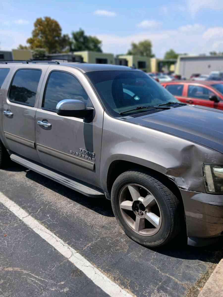 2011 Chevy suburban - Houston, Texas - FleaMarketBay