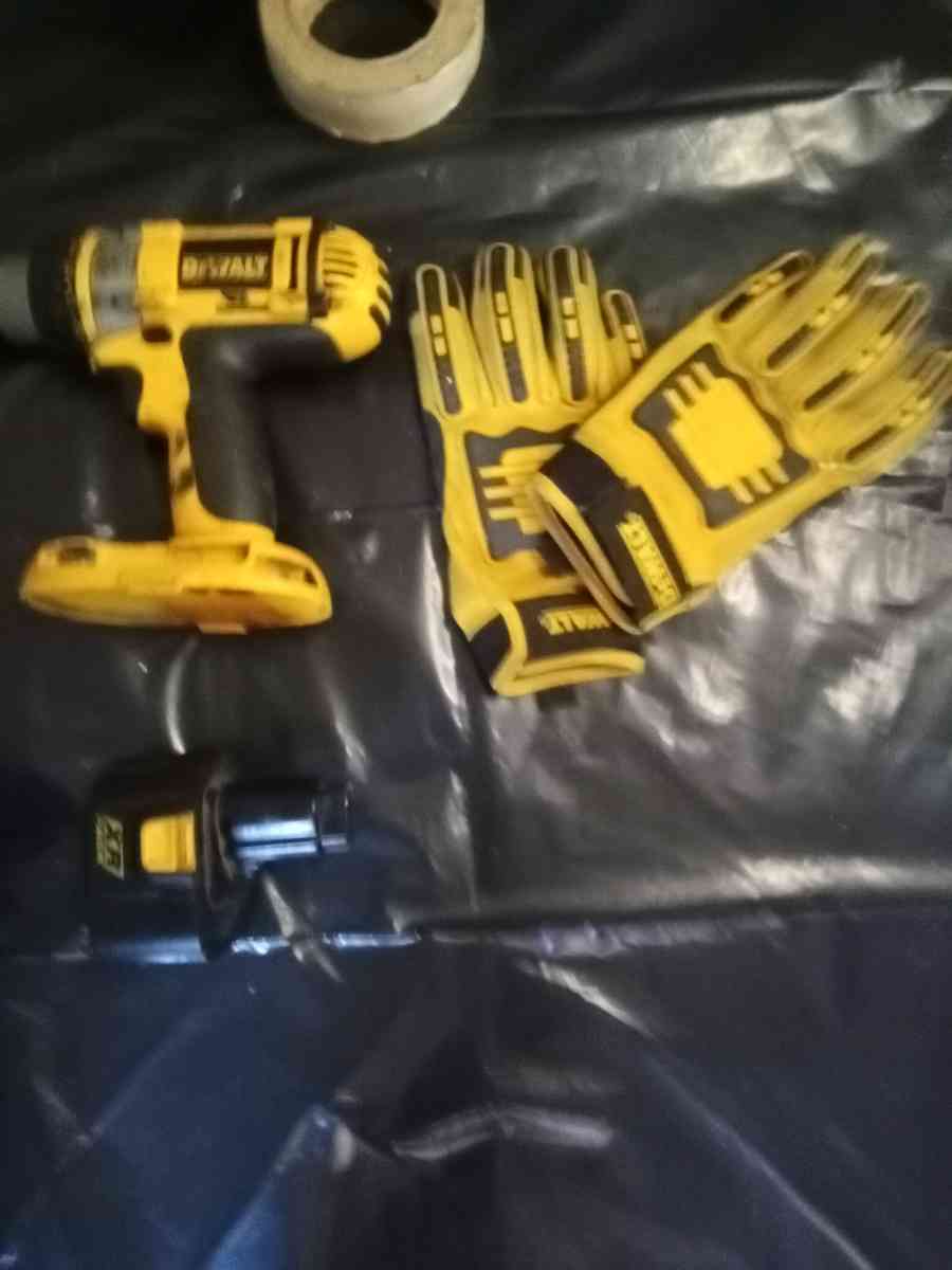 DeWalt power tool bundle - Lebanon, Ohio - FleaMarketBay