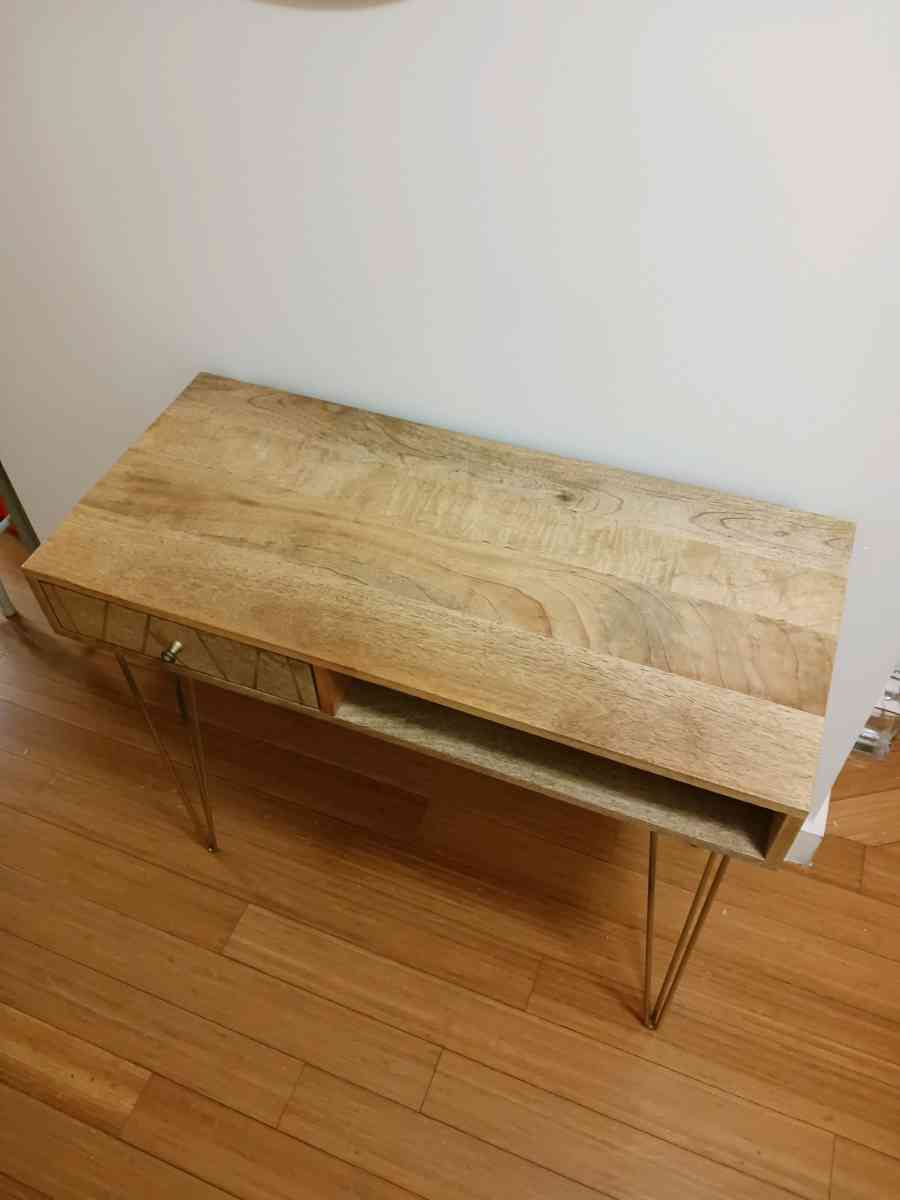 SAFAVIEH Marigold Wood Desk  Gold Legs  Modern  Stylish