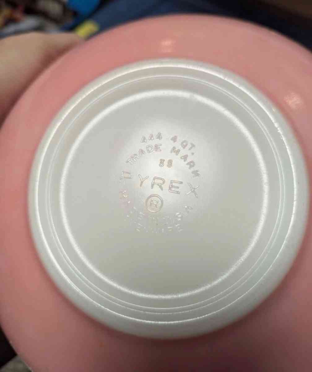 pink pyrex collection - Adamsville, Ohio - FleaMarketBay