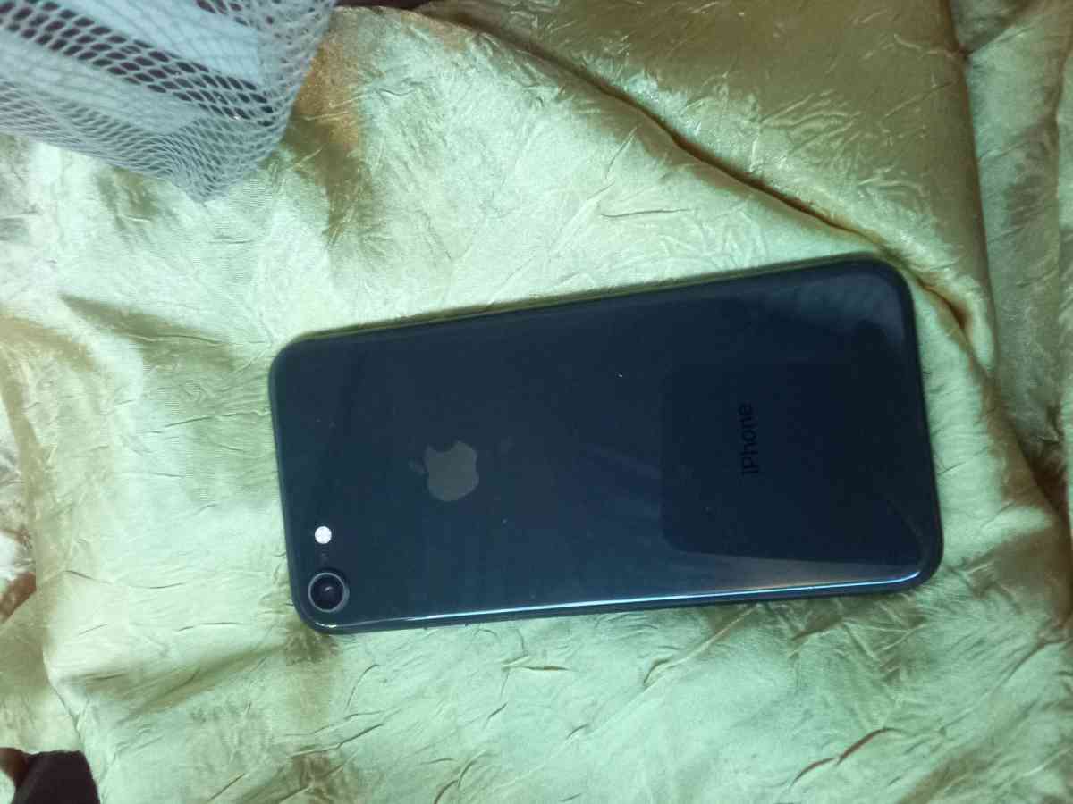 iPhone8 - Menlo Park, California - FleaMarketBay