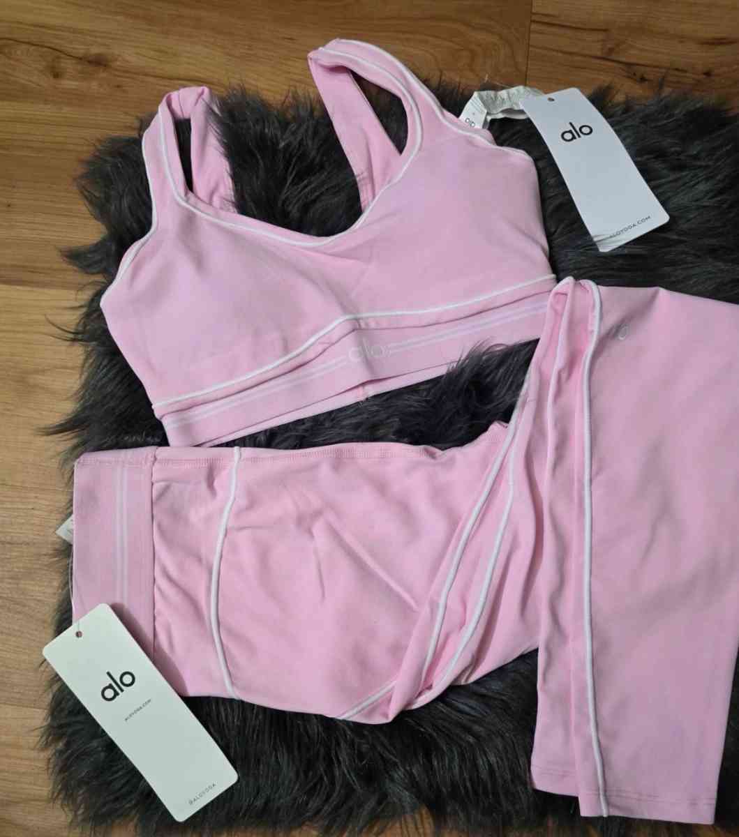 ALO Yoga Pink TwoPiece Set - Afton, Tennessee - FleaMarketBay