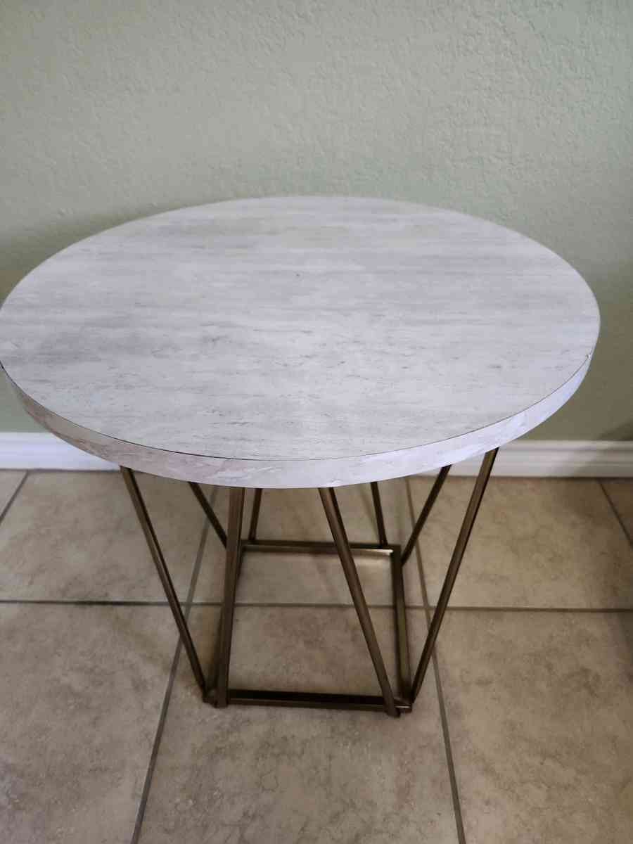Dinning Room Table - Denton, Texas - FleaMarketBay