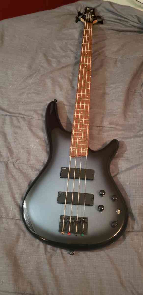 4 string Bass with 100 watt amp - Austin, Texas - FleaMarketBay