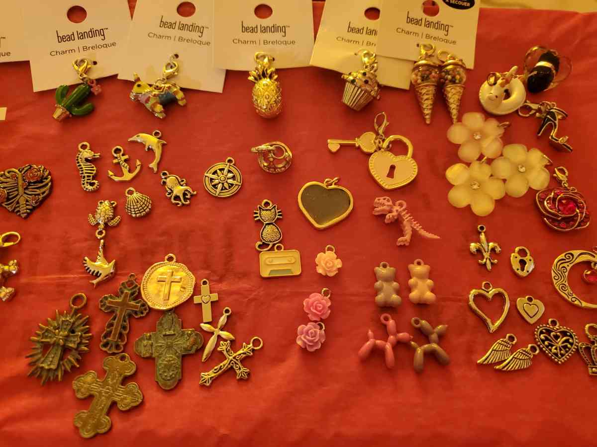 Assorted Charms for Jewelry making and charm bracelets - Peoria, Arizona - FleaMarketBay