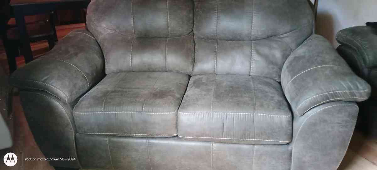couch and loveseat - Adair, Oklahoma - FleaMarketBay