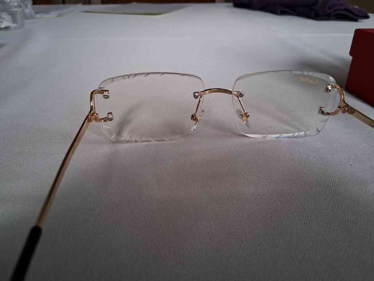 Classy sunglasses - Rohnert Park, California - FleaMarketBay