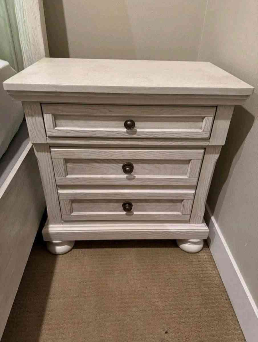 Ashley 7piece Bedroom set - Kerrville, Texas - FleaMarketBay