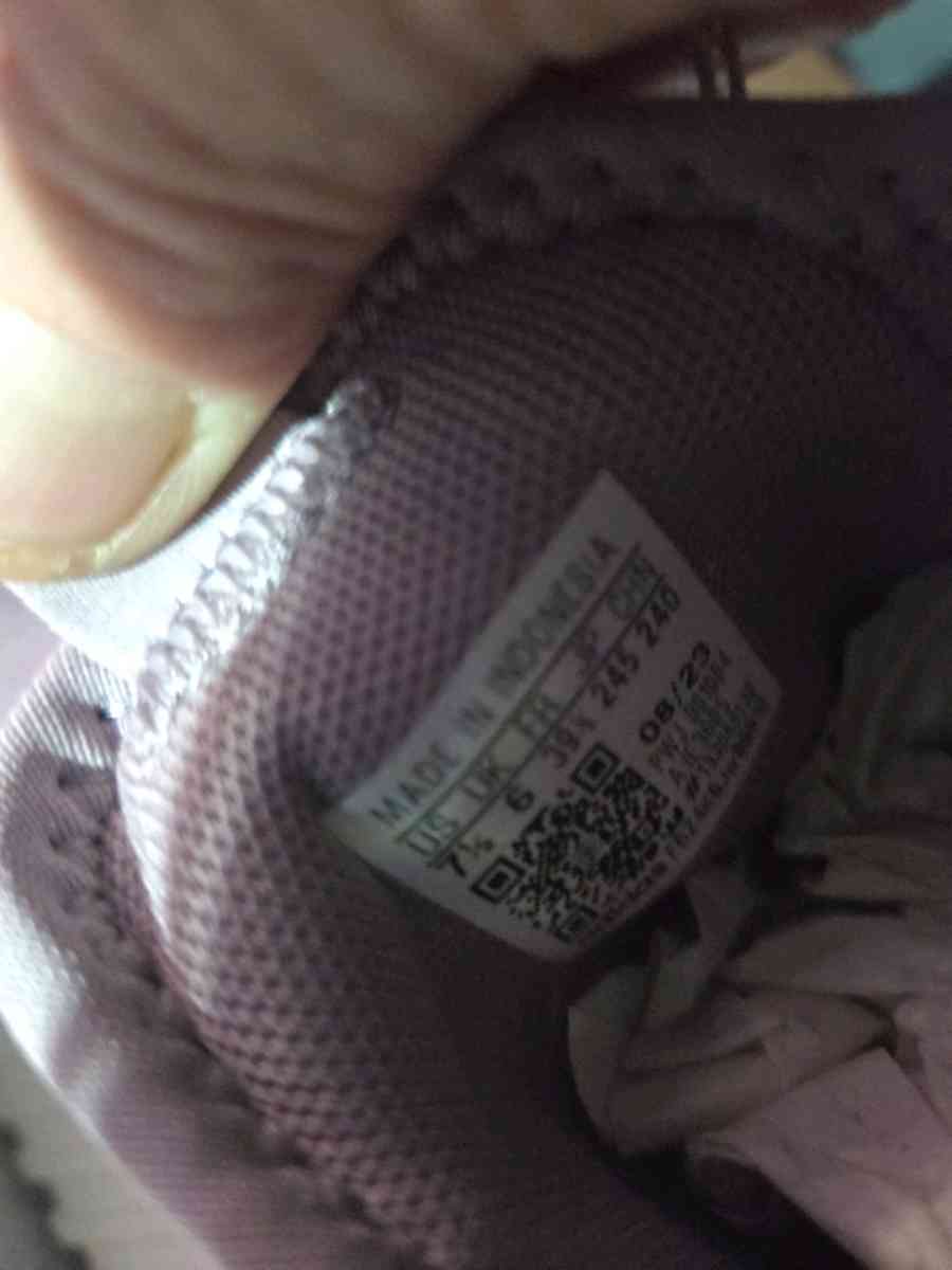 Adidas womens 75 - Oberlin, Kansas - FleaMarketBay