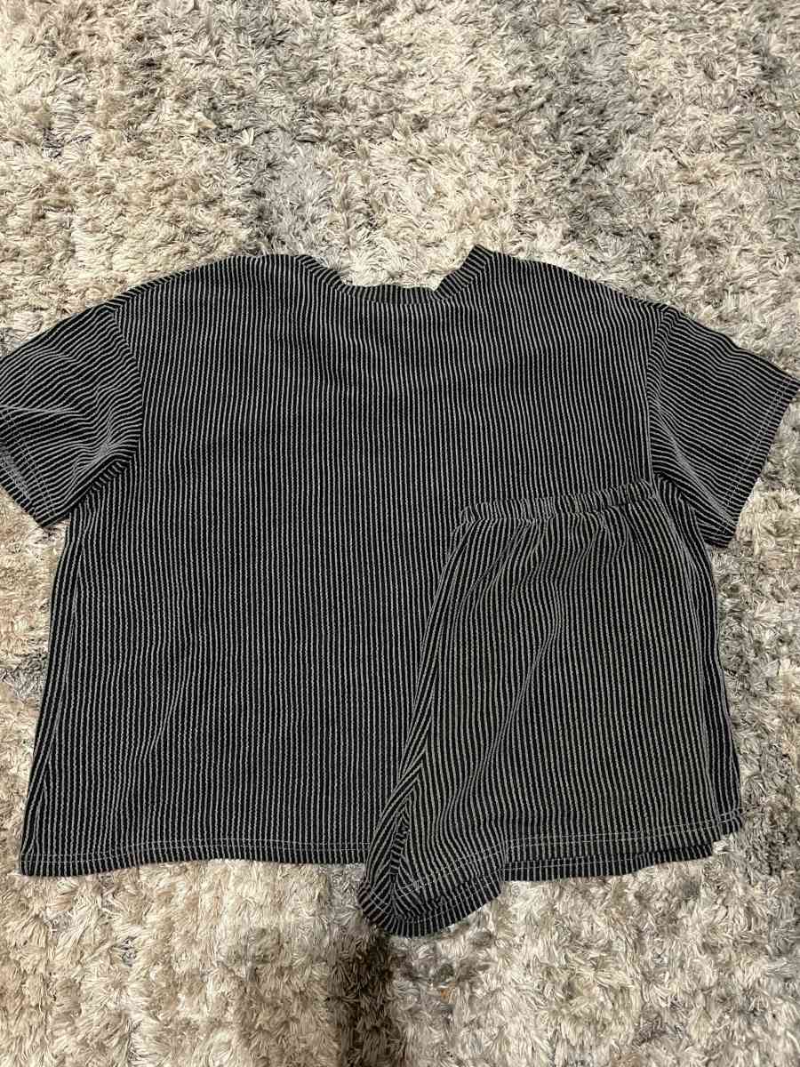 2 pc outfits - Bainbridge, Georgia - FleaMarketBay