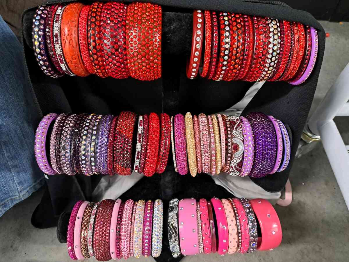 costume Jewelry Bracelets - Las Vegas, Nevada - FleaMarketBay