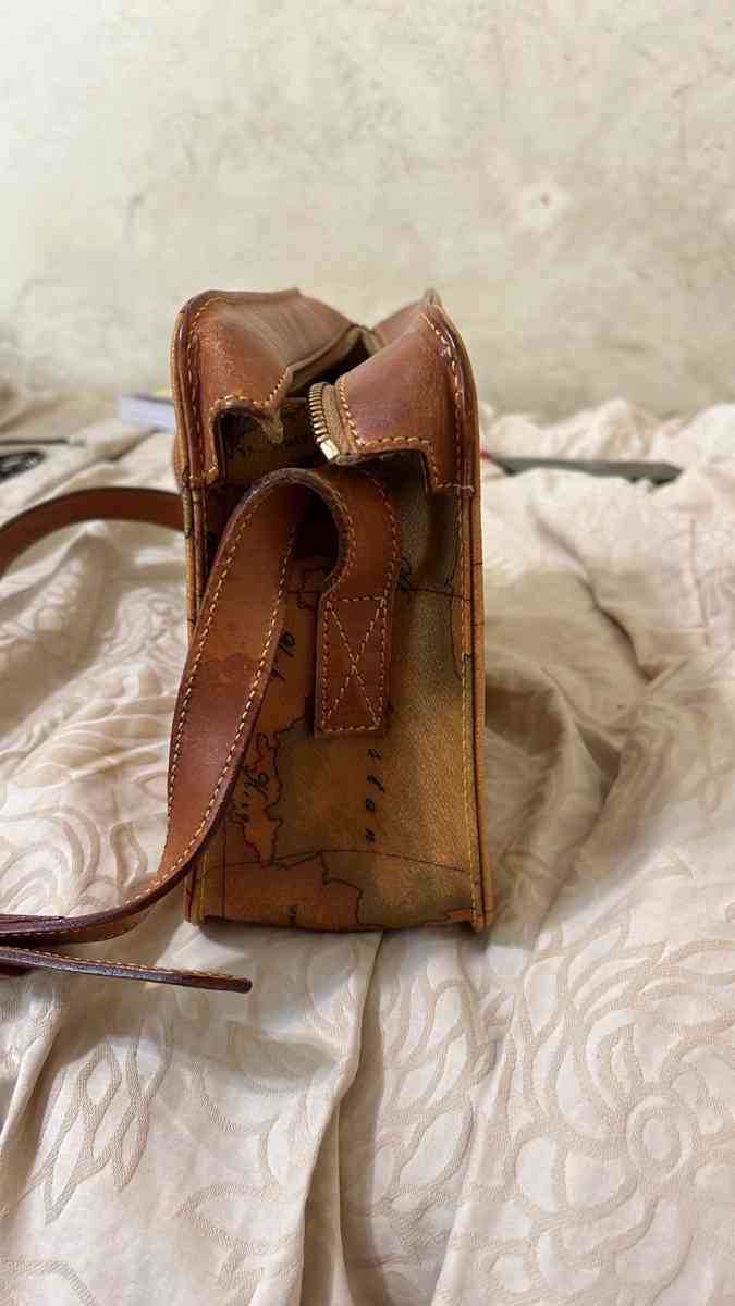 IYLASSE ALVIERO MARTINI Leather Handbag - Downey, California - FleaMarketBay