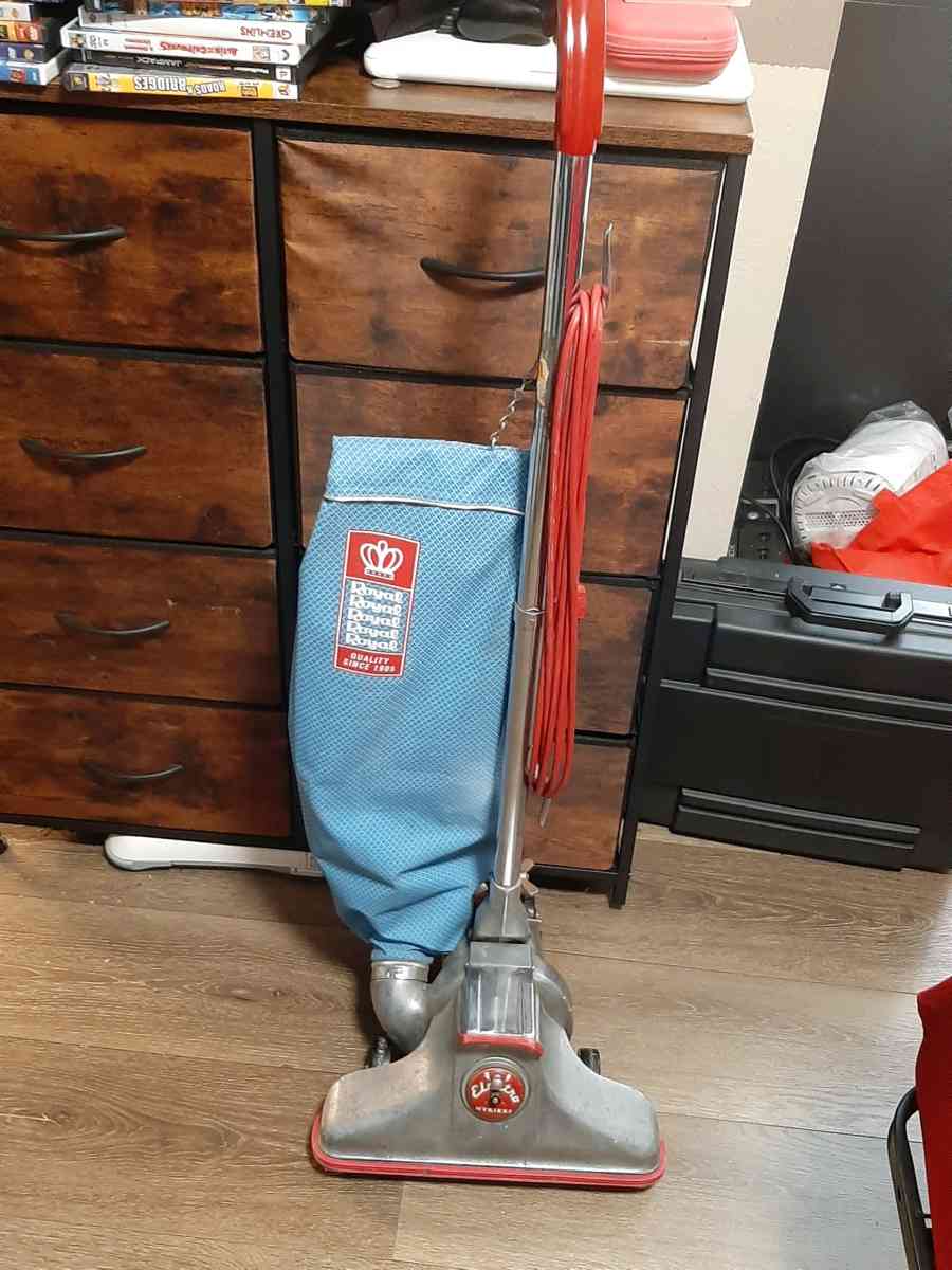 Vintage 1970s Royal Model 880 - Pittsburgh, Pennsylvania