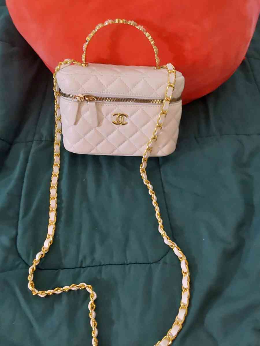 crossbody - California City, California - FleaMarketBay