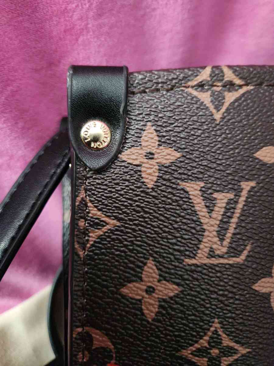 Louis Vuitton LTD love on the go Mm - Livonia, Michigan - FleaMarketBay