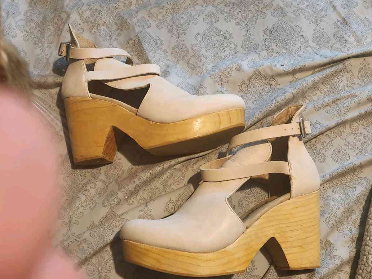 free people shoes - Medway, Ohio - FleaMarketBay