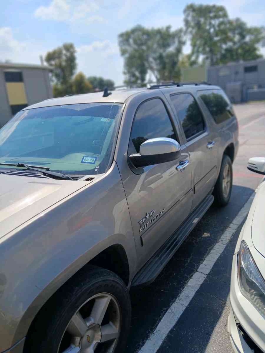 2011 Chevy suburban - Houston, Texas - FleaMarketBay