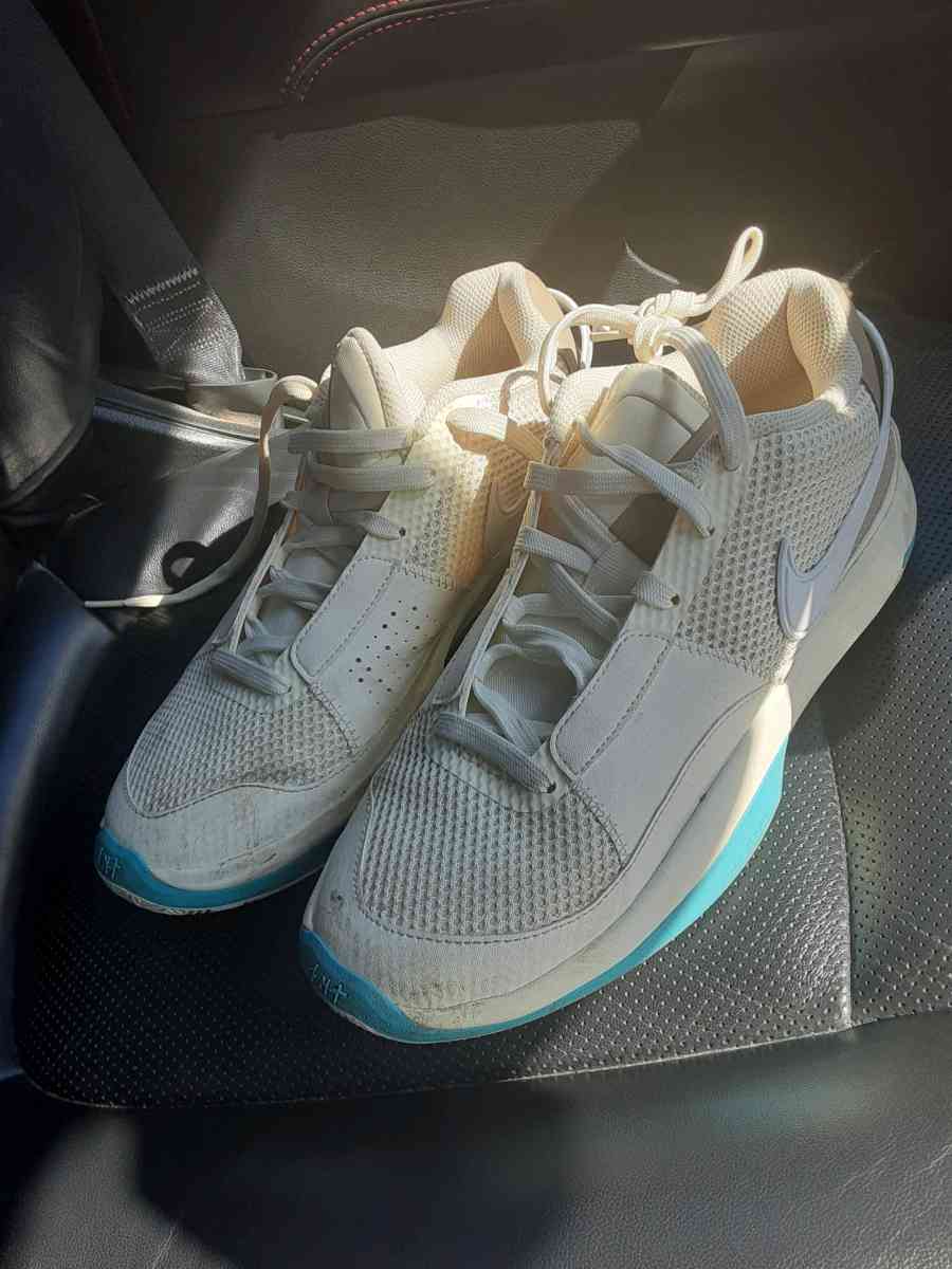 a pare of Nike for kid - Indianapolis, Indiana