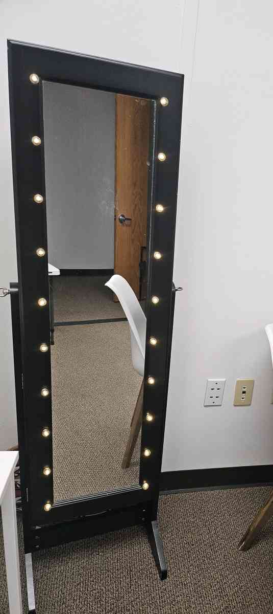 Jewelry Storage standing Mirror With Lights - Raleigh, North Carolina - FleaMarketBay